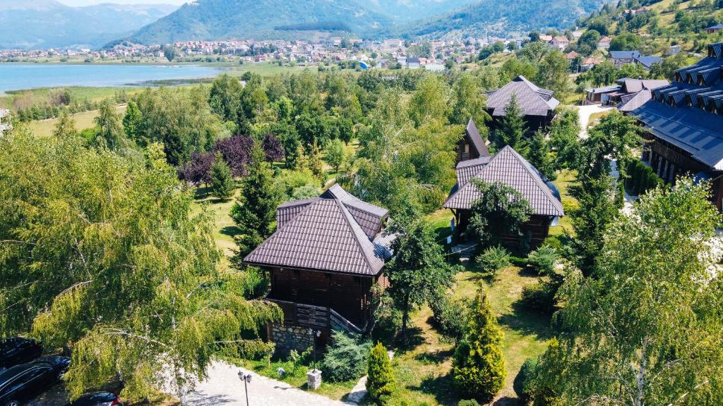 Etno selo Komnenovo pogled na jezero