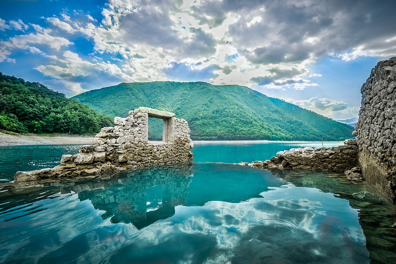 OTKRIJTE PIVSKO JEZERO I KANJON PIVE – RAJ ZA LJUBITELJE PRIRODE