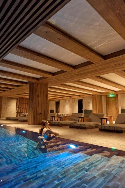 Swiss Hotel unutrasnji bazen