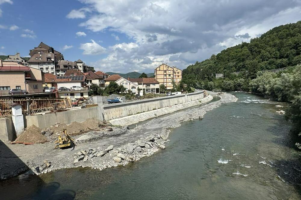 OBALOUTVRDA SA ŠETALIŠTEM UZ RIJEKU LIM U BIJELOM POLJU