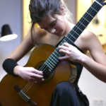 SA GITAROM OD KOLAŠINA DO SALCBURGA: NAĐA GRDINIĆ NIŽE USPJEHE, RAZVIJA UMJETNIČKI IZRAZ I NE RAZDVAJA MUZIKU I ŽIVOT