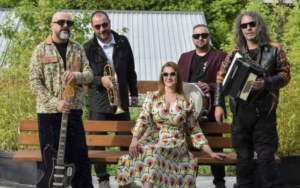 UPRKOS OKOLNOSTIMA, ZAHVALJUJUĆI LJUDIMA