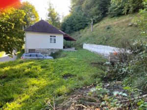 PRODAJA RENOVIRANE KAMENE KUĆE – POLJA, MOJKOVAC